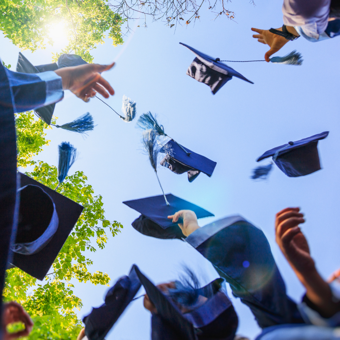 Affordable graduation gift ideas for her for high school graduation gifts, and college, graduation gifts. During this season of graduation, give her graduation gifts she will cherish and continue to remember you by. A carefully picked list of graduation gifts for her priced under $100 can be found in this collection.