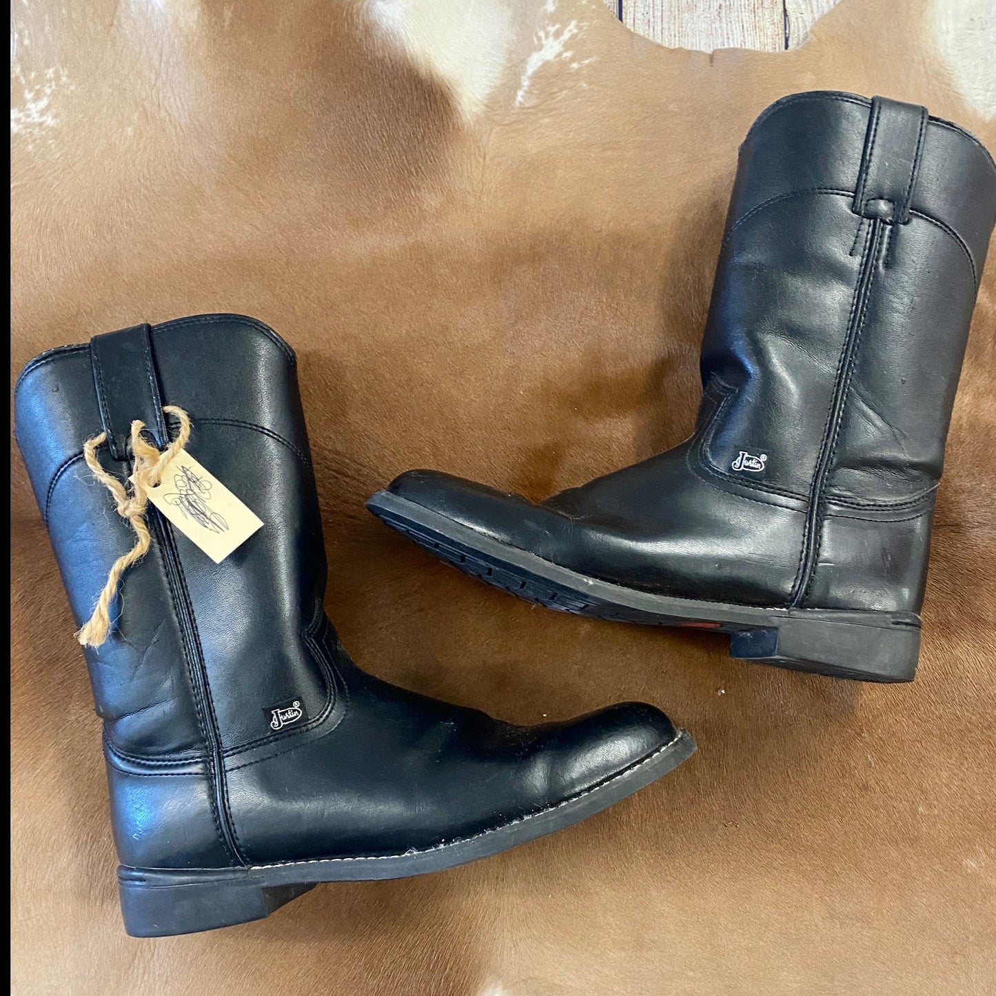 Justin Ladies Basic Roper Boot - Ny Texas Style Boutique Vintage Justin Black Cowboy Boots Roper Ladies Size 6.5 Cowgirl BootsVintage Justin brand black cowboy boots. Style #LBL3000 ladies western basic roper style cowgirl boots. Very comfortable and stylish black cowboy boots. Size 6.5 B, Perfect for FFA official dress or any other outfit. Vintage Black Justin Basic Roper Boots, FFA Official Dress Cowboy Boots, Women's size 6.5 Cowgirl Boots