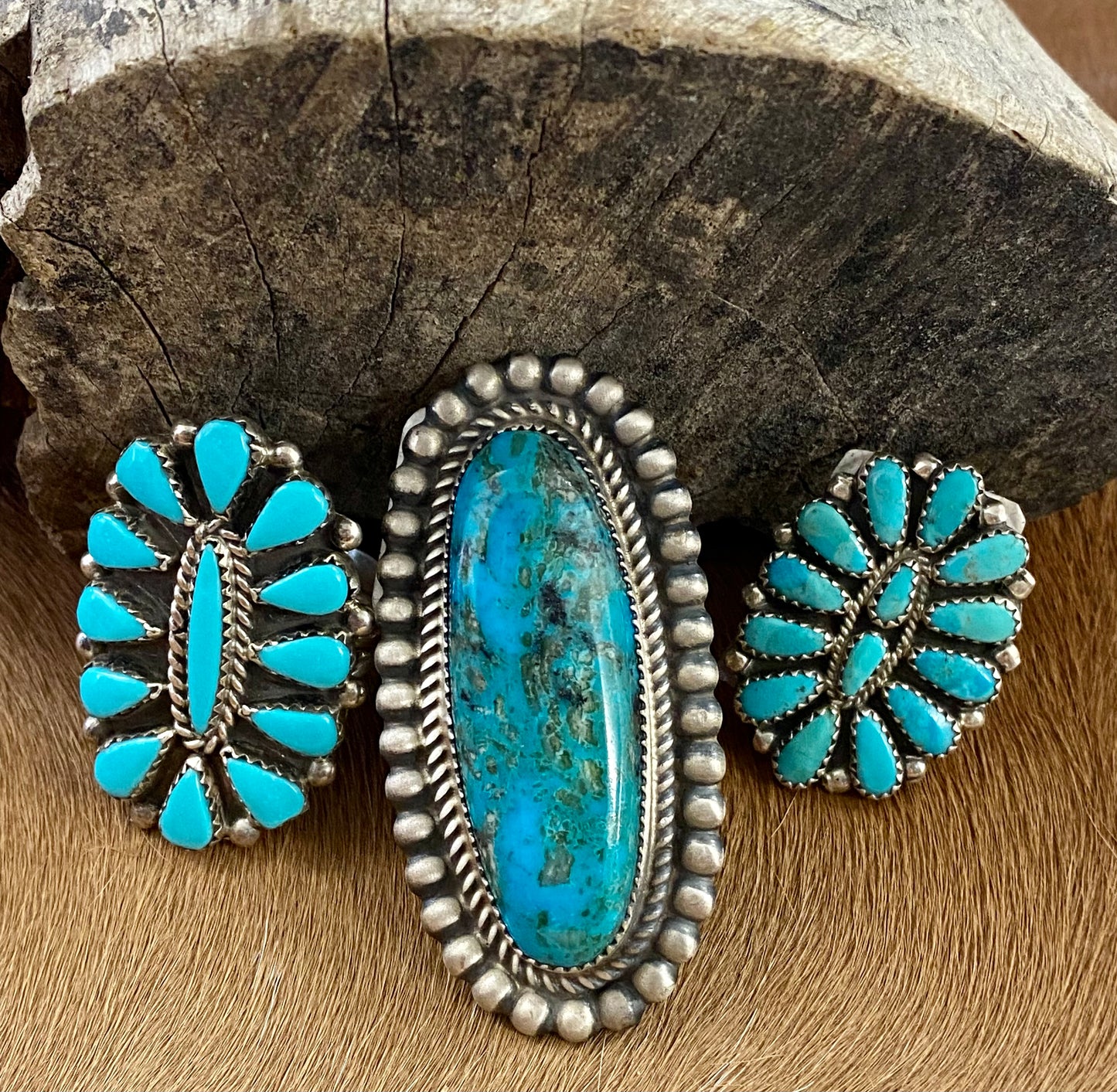 Kingman turquoise traditional cluster sterling silver ring. Stamped sterling and signed “ZB” on the back by artist silversmith Zeita Begay. Available in size 4 1/2. The perfect piece to add to your accessory wardrobe and jewelry collection. Size: 1.5 Inches Length X 1” Inch Width Stone: Kingman Turquoise Signed: YES “ZB” Hallmark: Zeita Begay