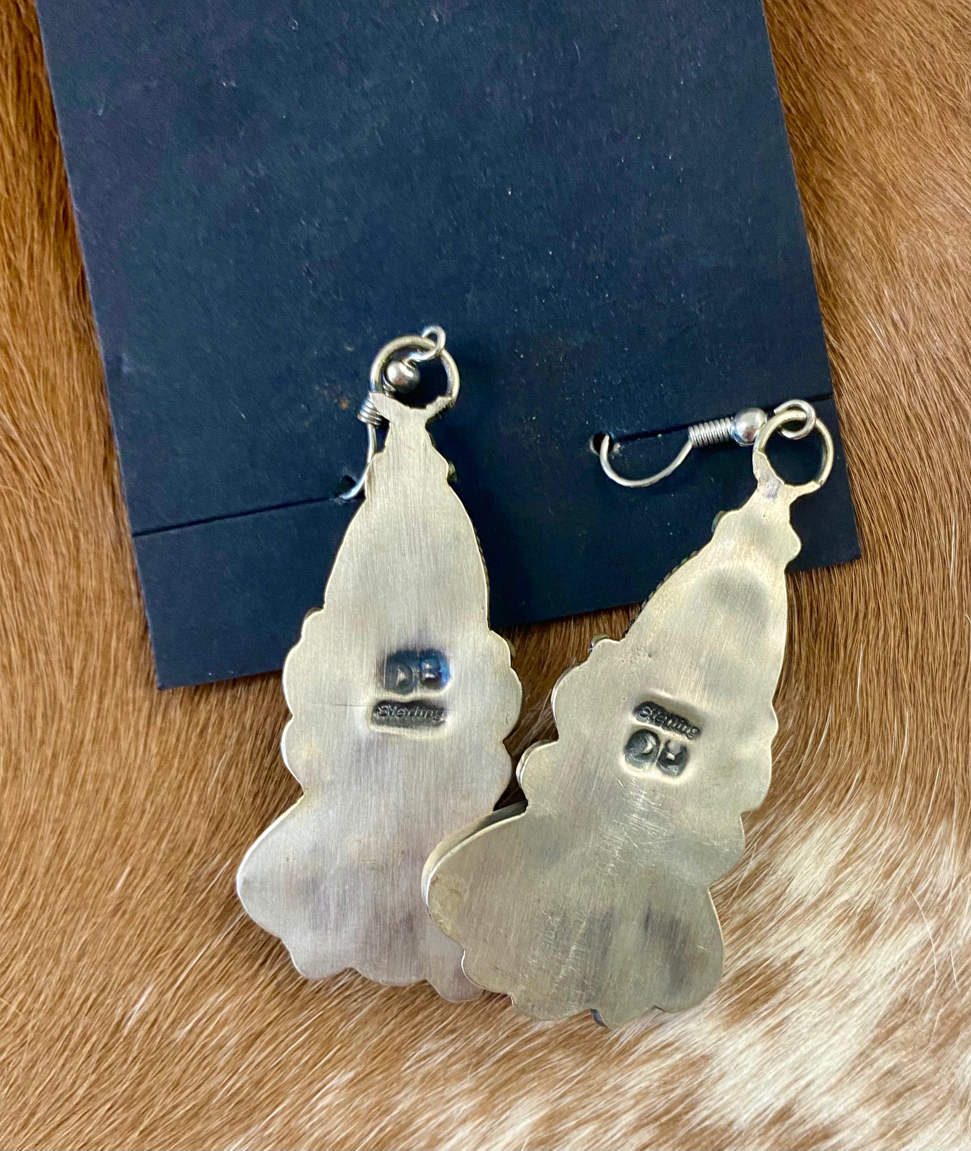 Beautiful statement spiny oyster sterling silver hook earrings. This piece is stamped sterling and signed on the back by their native artist silversmith. These will make a pop in any jewelry collection.   Size: 2" Inches length   Signed: YES  Stone: Spiny Oyster