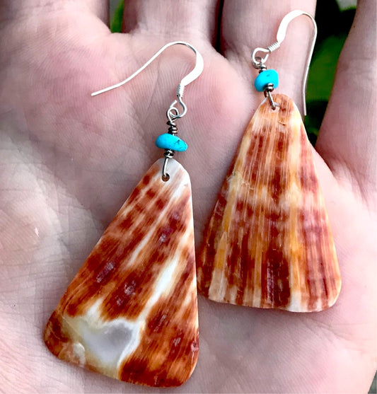 Lightweight sterling silver Spiny Oyster shell with turquoise unique hook native made earrings. The perfect pair of earrings for you or your loved ones jewelry collection. You’ll receive compliments daily when wearing these beauties. These earrings will match well with other spiny oyster or turquoise pieces. Size: 1.75” Inches Length Stone: Spiny Oyster and Turquoise