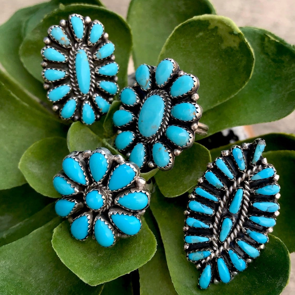 Size 9 Sterling Silver Native Made Turquoise Cluster Ring Signed BB Beautiful size 9 sterling silver native made turquoise cluster ring signed BB on the back by artist and silversmith. The perfect turquoise ring to wear daily or as a statement piece in your jewelry collection! Cluster rings are so beautiful, it's no surprise they're popular! Size: 1.25” Inch length Signed: YES "BB" Stone: Turquoise