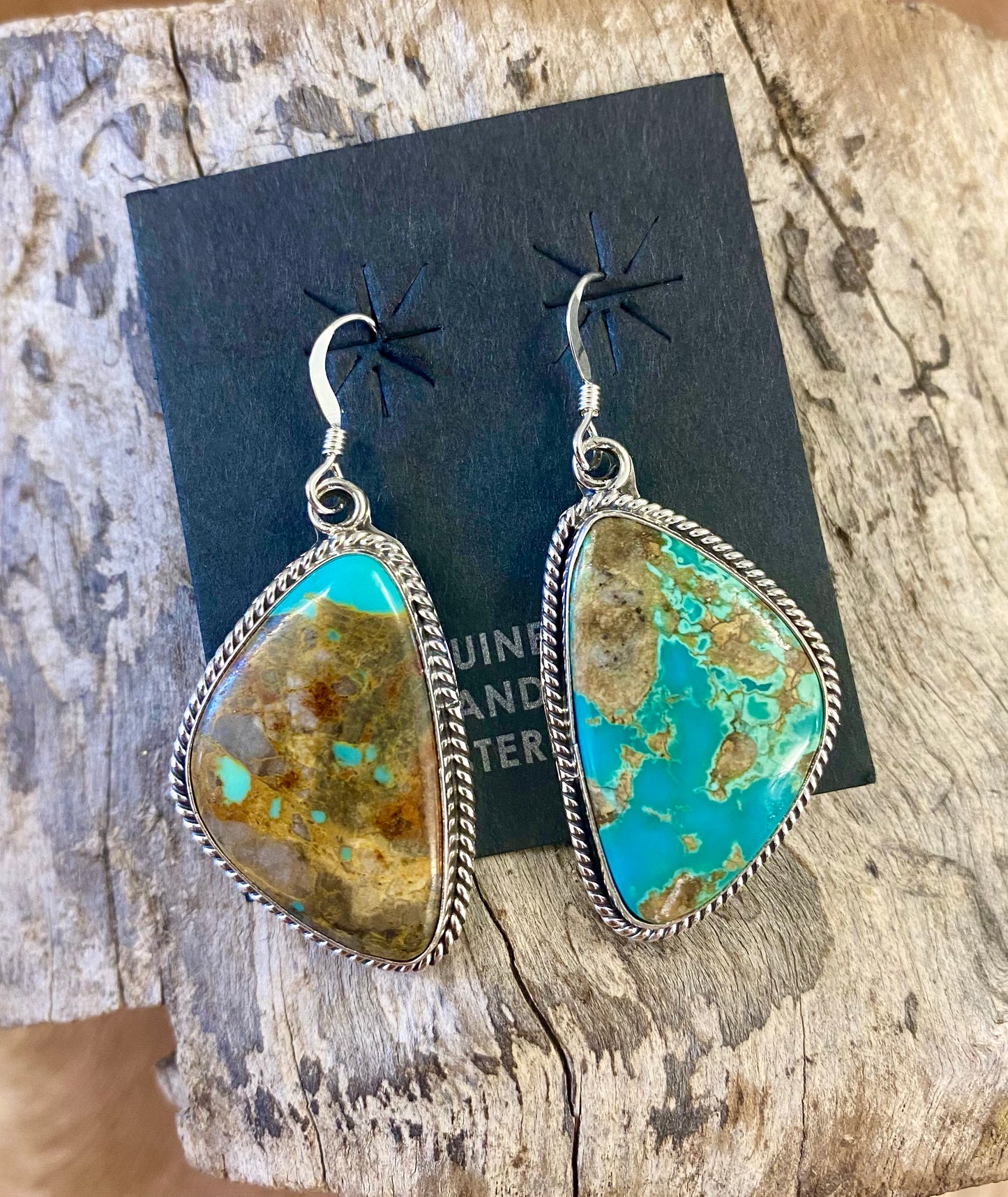 Absolutely stunning large single stone hook turquoise sterling silver Native American made earrings. The perfect statement or everyday earrings to add to your jewelry collection. These are stamped sterling and signed by Running Bear Shop. native artist and silversmith Rosie Chee made. Signed: YES "R.B." Running Bear Shop Hallmark/ Artist: Rosie Chee Size: 1” inch length Strone: Turquoise