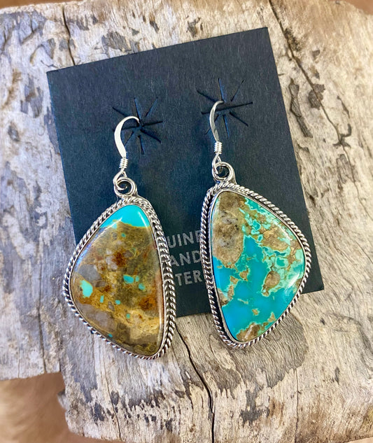 Absolutely stunning large single stone hook turquoise sterling silver Native American made earrings. The perfect statement or everyday earrings to add to your jewelry collection. These are stamped sterling and signed by Running Bear Shop. native artist and silversmith Rosie Chee made. Signed: YES "R.B." Running Bear Shop Hallmark/ Artist: Rosie Chee Size: 1” inch length Strone: Turquoise