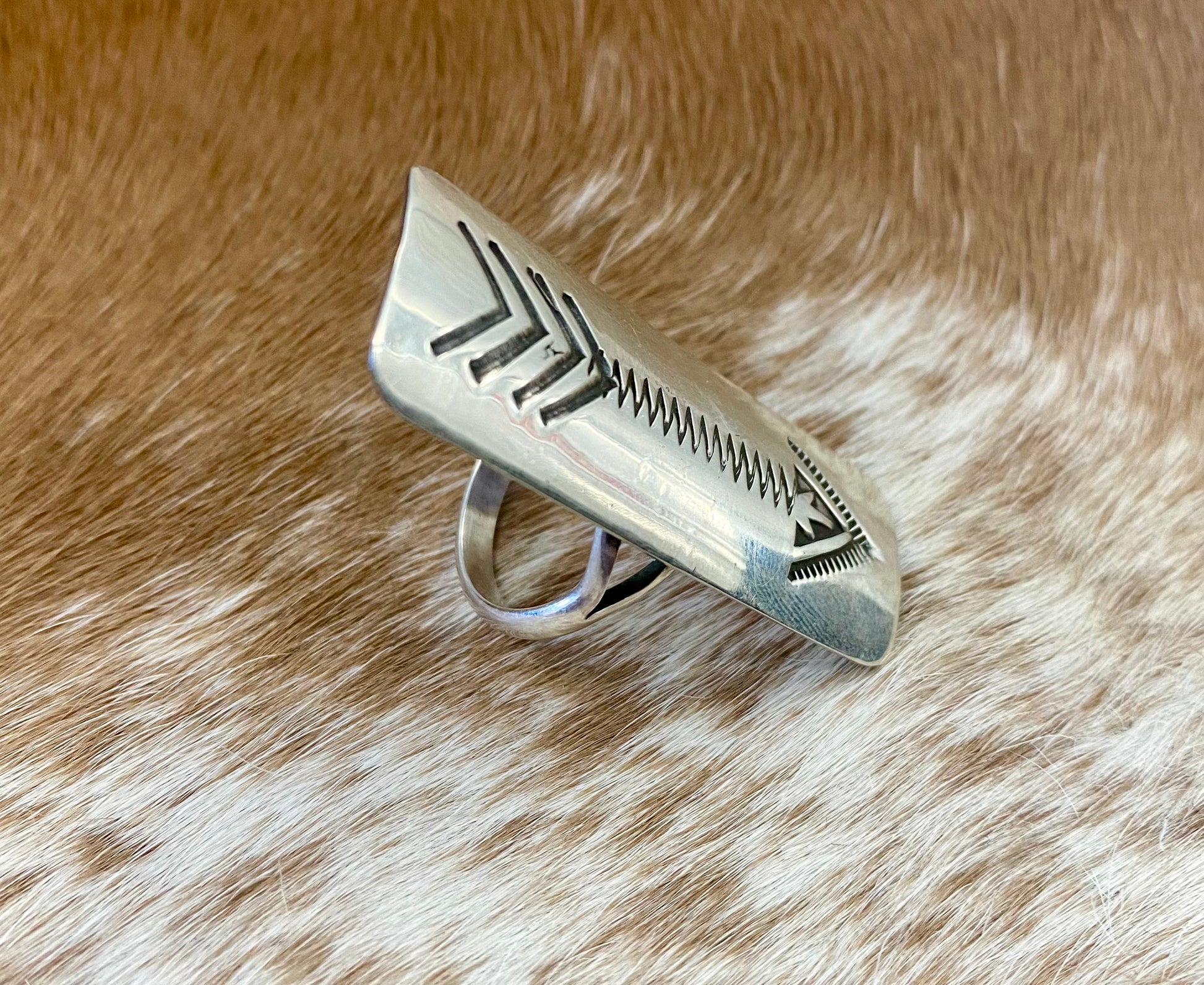 Long beautiful arrow design sterling silver statement ring. Stamped sterling and signed “K” by artist silversmith. Stunning size 8 unique piece. The perfect piece to wear on your index, middle, or ring finger!   Size: 1.75" Inch length   Signed: YES "K"